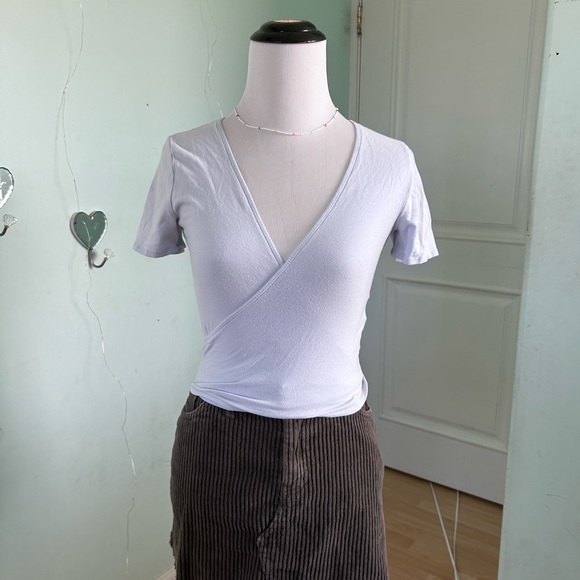 Hollister Soft Light Blue Wrap Front Tie-Up T-Shirt - Picture 5 of 7